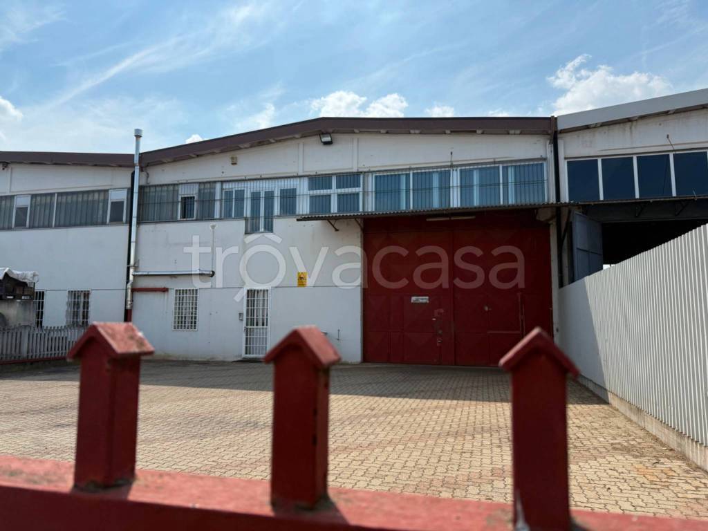 locale commerciale in vendita a Santena