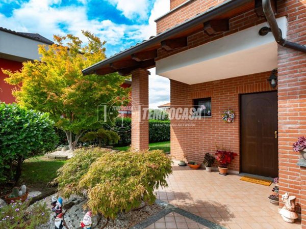 casa indipendente in vendita a Santena
