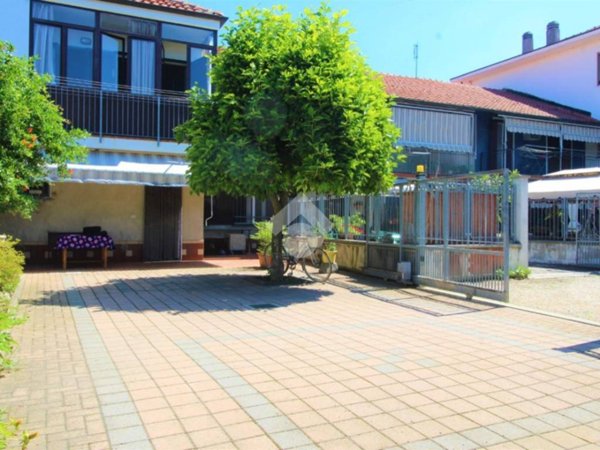 casa indipendente in vendita a Santena