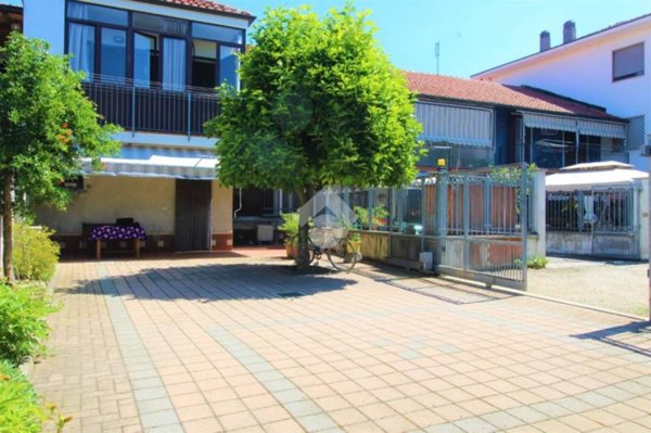 casa indipendente in vendita a Santena