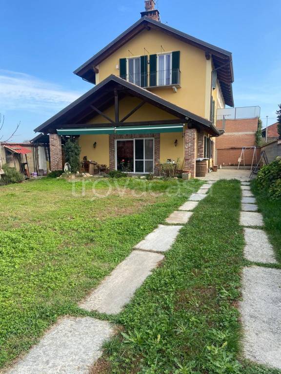 casa indipendente in vendita a Santena