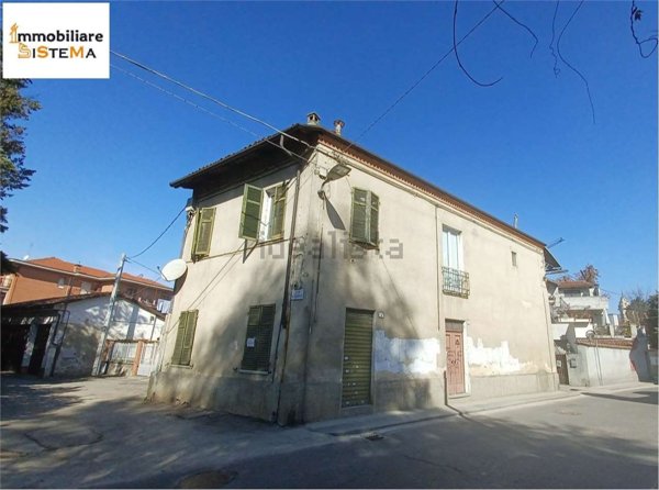 esavano in vendita a Santena