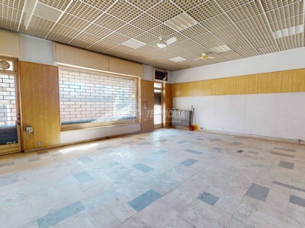 negozio in vendita a Santena