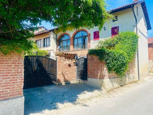 esavano in vendita a Santena