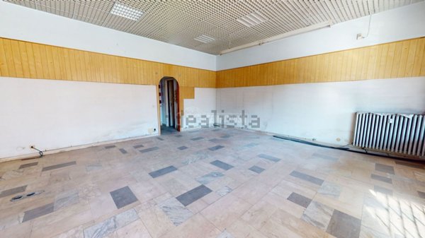 locale commerciale in vendita a Santena