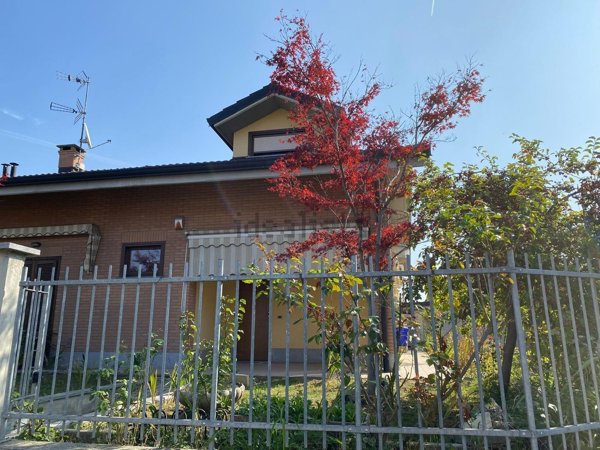 casa indipendente in vendita a Santena