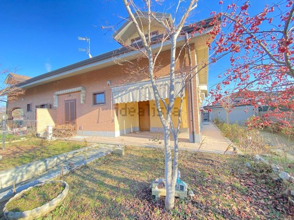 casa indipendente in vendita a Santena