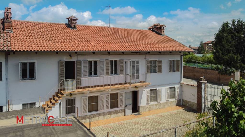 casa indipendente in vendita a Santena