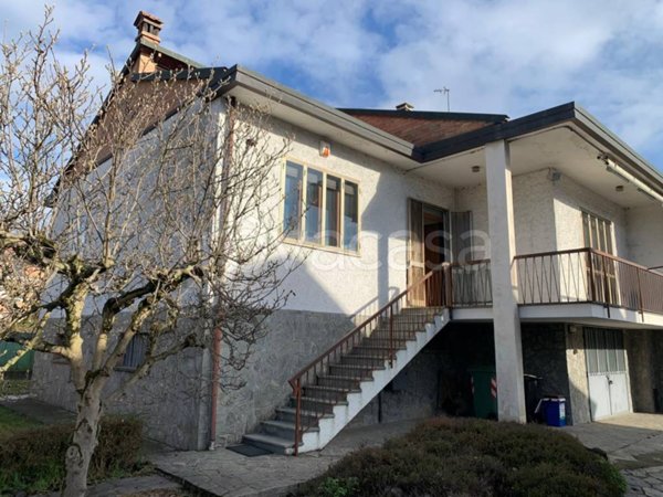 casa indipendente in vendita a Santena