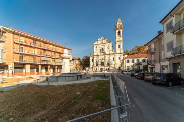 locale commerciale in vendita a Santena