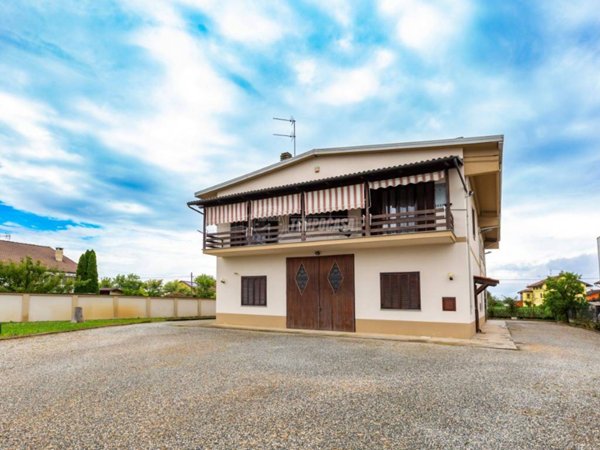 casa indipendente in vendita a Santena