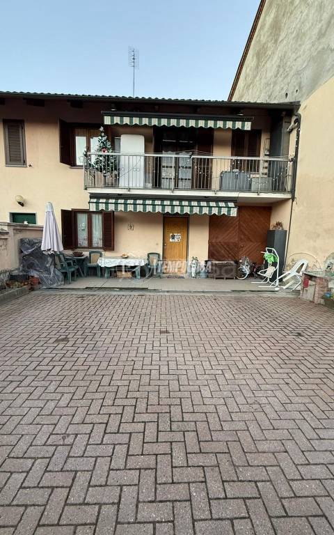 casa indipendente in vendita a Santena