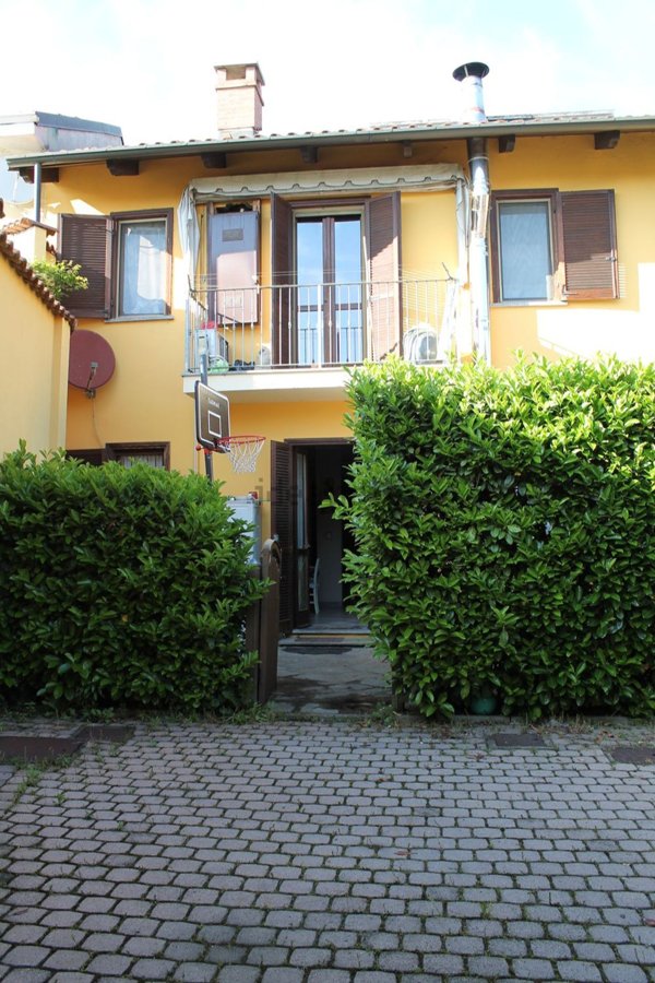 casa indipendente in vendita a Santena