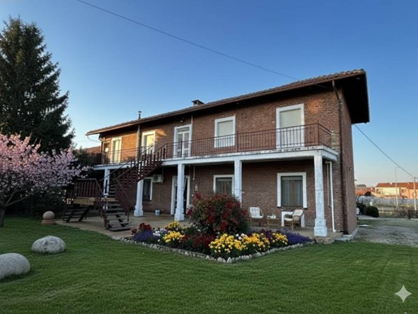 quadrivano in vendita a Santena in zona Tetti Giro