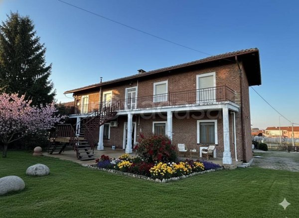 casa indipendente in vendita a Santena in zona Tetti Giro