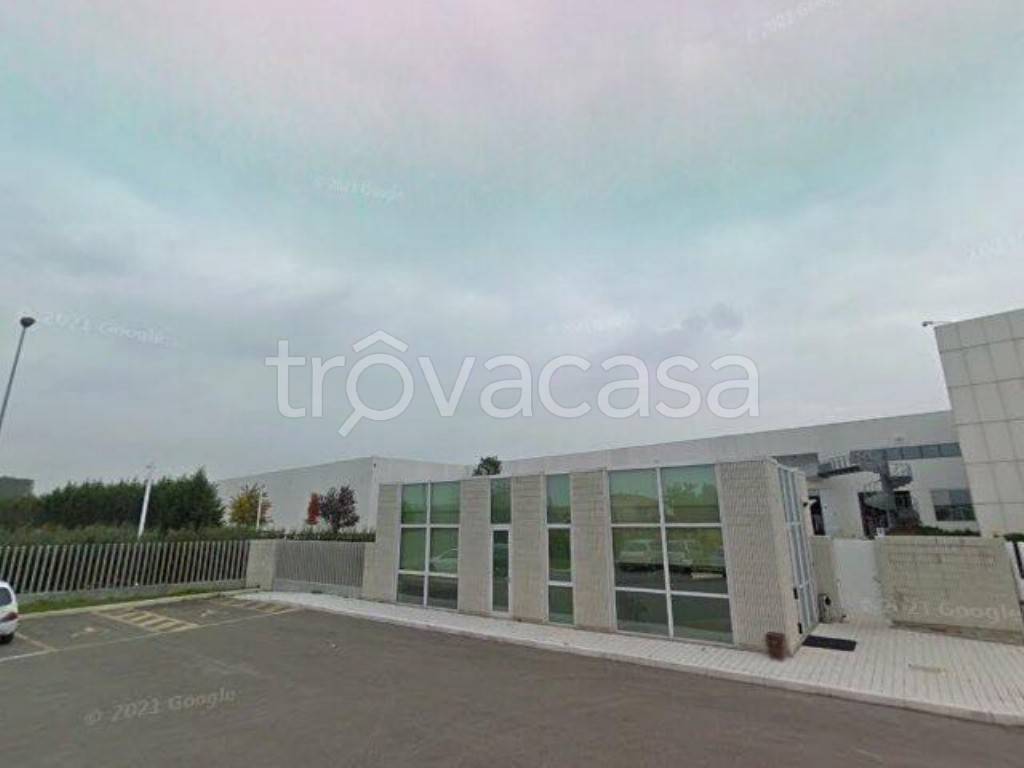 locale commerciale in vendita a Santena