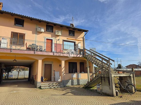 casa indipendente in vendita a Santena in zona Tetti Giro