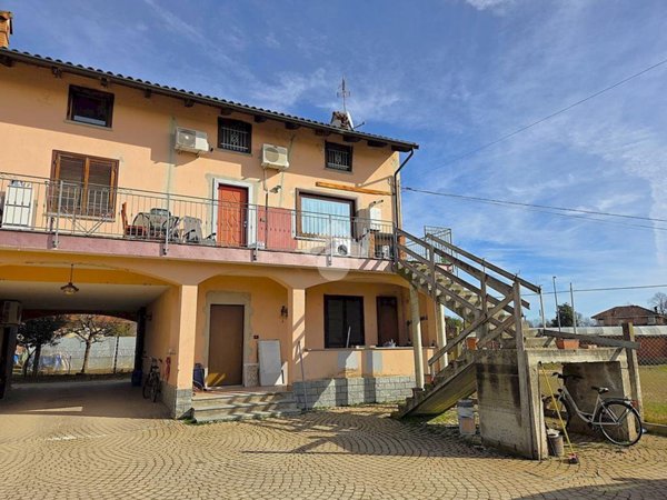 casa indipendente in vendita a Santena in zona Tetti Giro