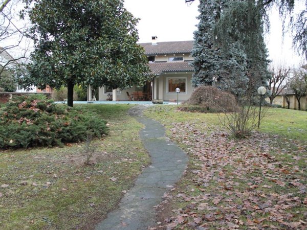 casa indipendente in vendita a Santena