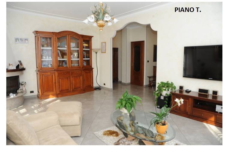 casa indipendente in vendita a Santena