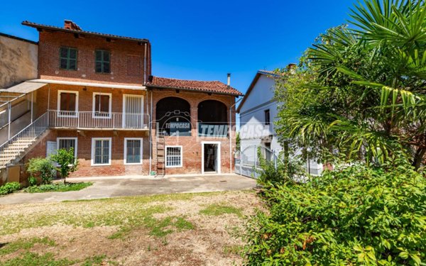 casa indipendente in vendita a Santena