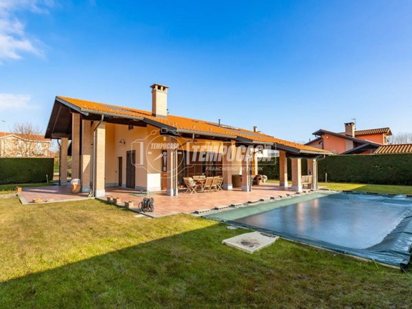 casa indipendente in vendita a Santena