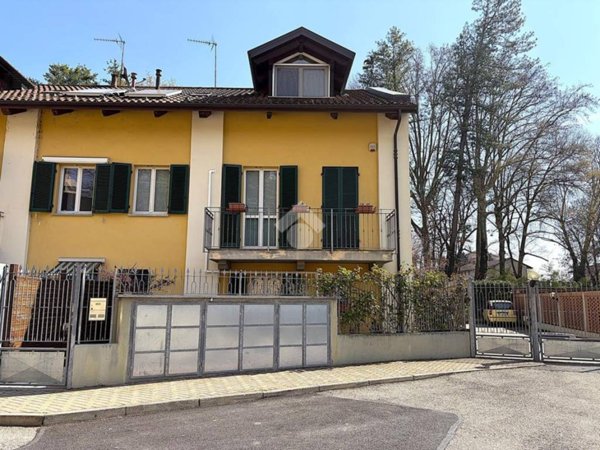 casa indipendente in vendita a Santena