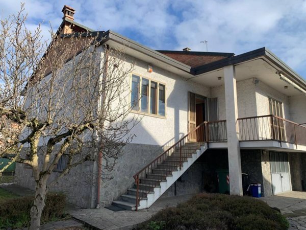 casa indipendente in vendita a Santena