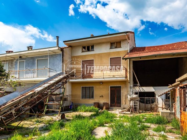 casa indipendente in vendita a Santena in zona Tetti Giro