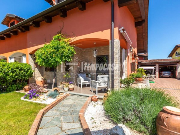 casa indipendente in vendita a Santena