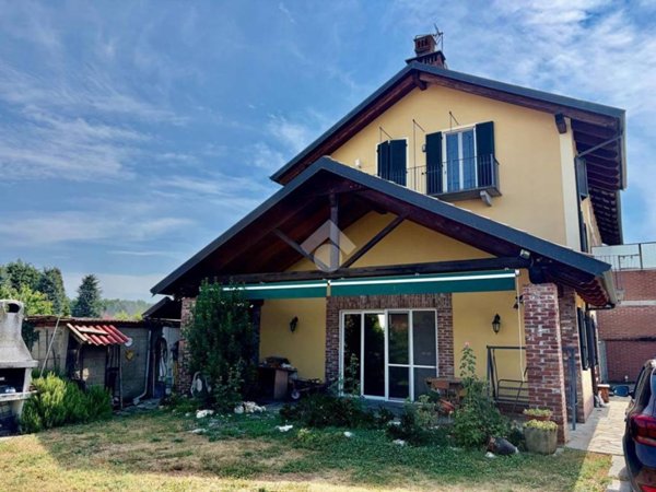 casa indipendente in vendita a Santena in zona Tetti Busso