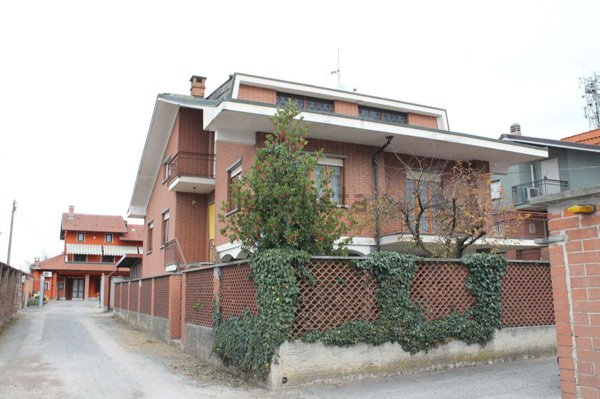 casa indipendente in vendita a Santena in zona Tetti Giro