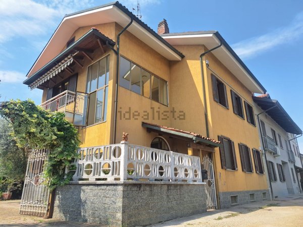 casa indipendente in vendita a Santena