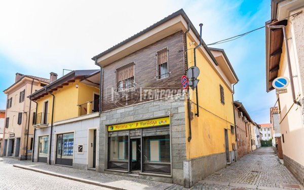 casa indipendente in vendita a Santena in zona Gamenario