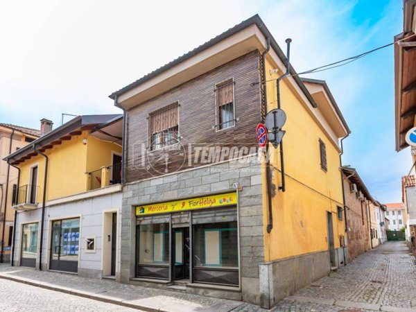 negozio in vendita a Santena in zona Gamenario