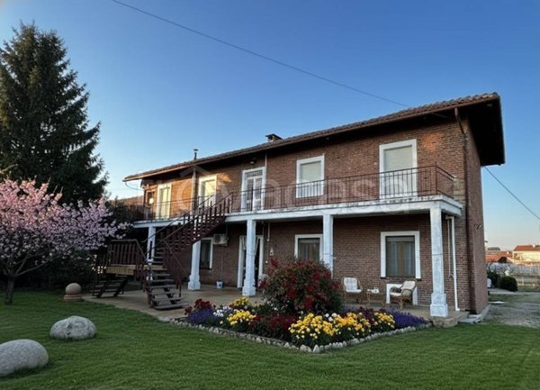 casa indipendente in vendita a Santena in zona Tetti Giro