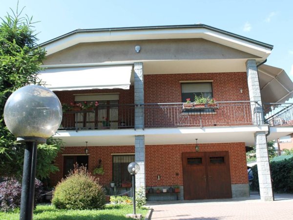 casa indipendente in vendita a Santena in zona Gamenario