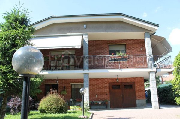 casa indipendente in vendita a Santena in zona Gamenario