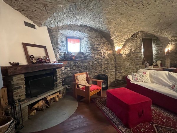 esavano in vendita a Sauze d'Oulx in zona Jouvenceaux