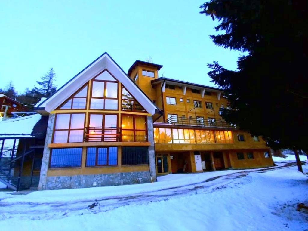intera palazzina in vendita a Sauze d'Oulx