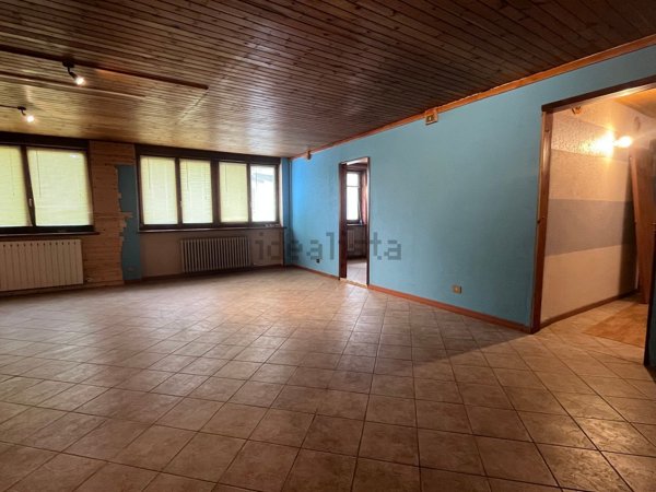 locale commerciale in vendita a Sauze d'Oulx