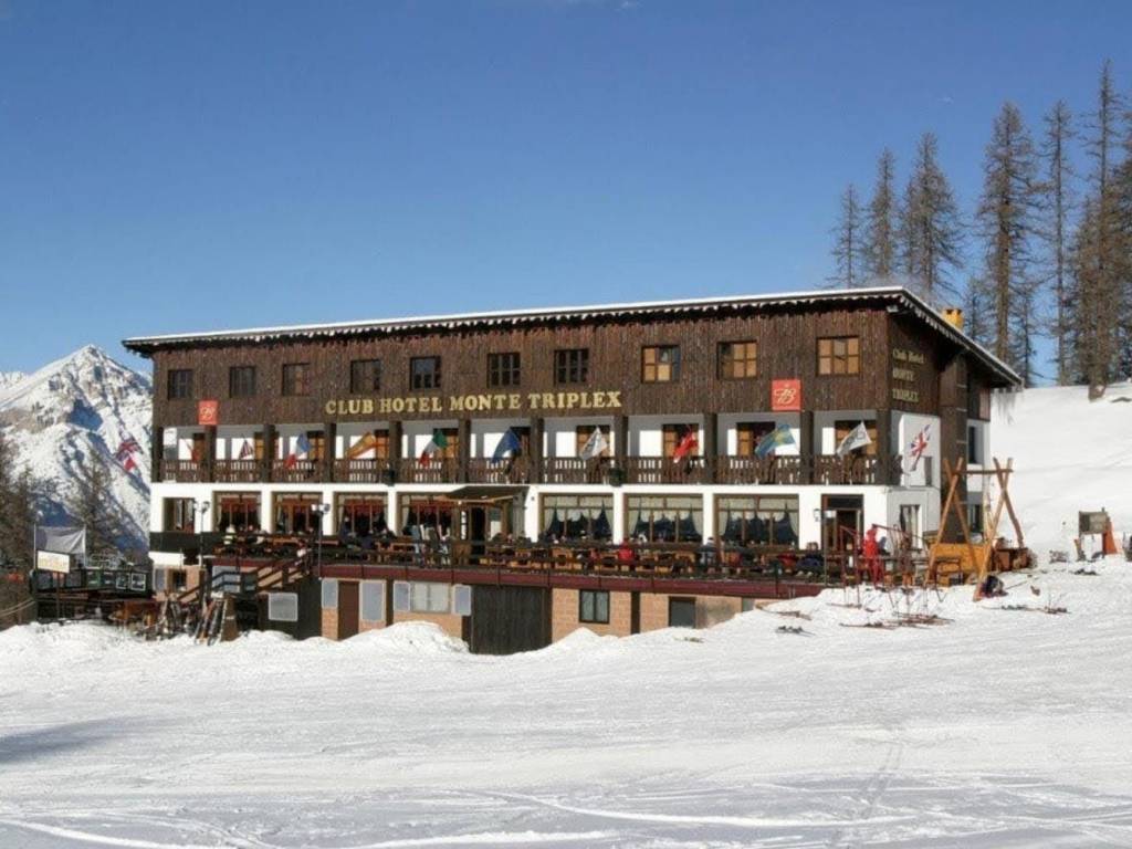 negozio in vendita a Sauze d'Oulx in zona Sportinia