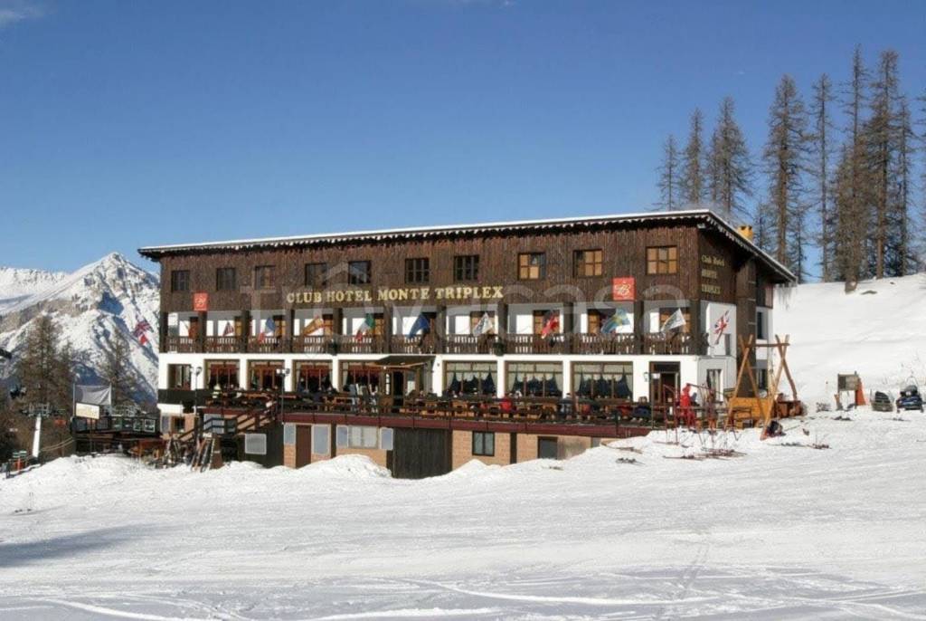 negozio in vendita a Sauze d'Oulx in zona Sportinia