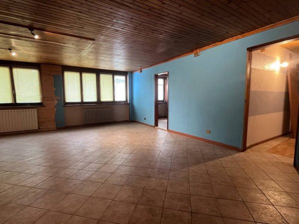 negozio in vendita a Sauze d'Oulx in zona Monfol