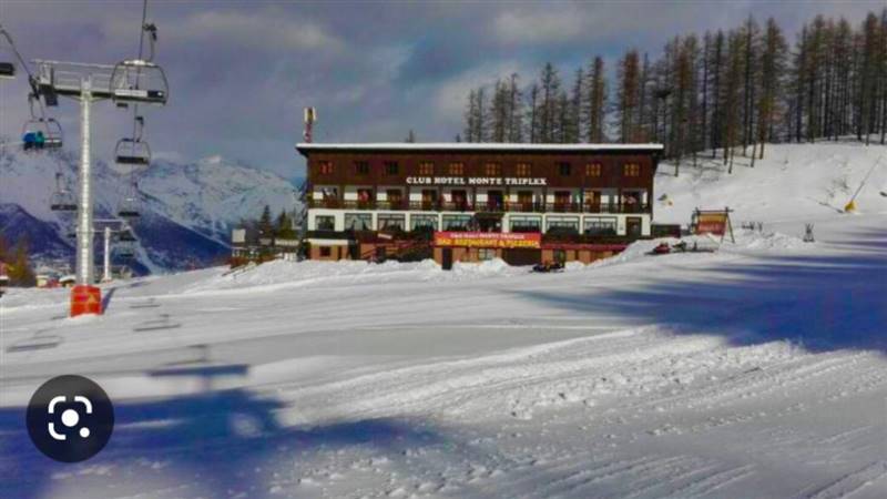 negozio in vendita a Sauze d'Oulx in zona Sportinia