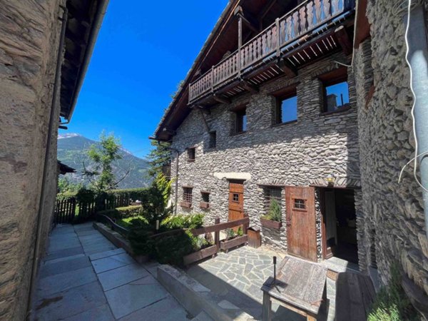 appartamento in vendita a Sauze d'Oulx in zona Sportinia