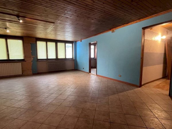 locale commerciale in vendita a Sauze d'Oulx in zona Monfol