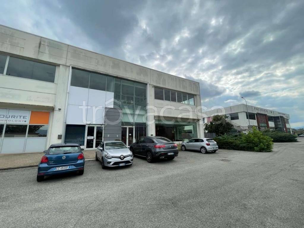 locale commerciale in vendita a Scalenghe in zona Viotto