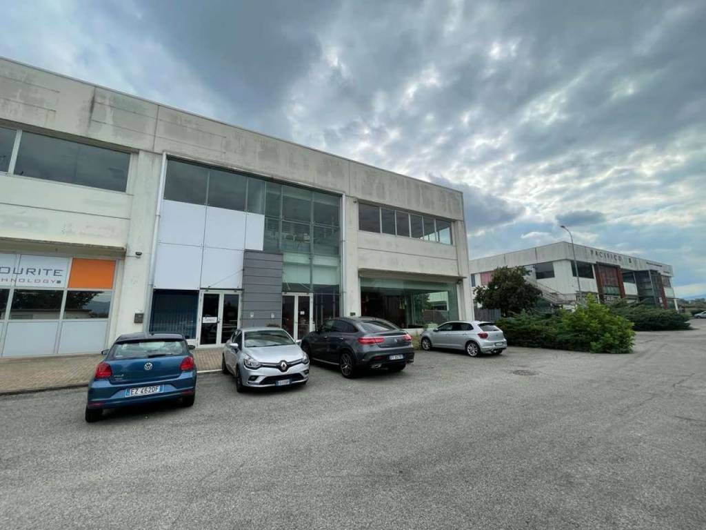 locale commerciale in vendita a Scalenghe in zona Viotto