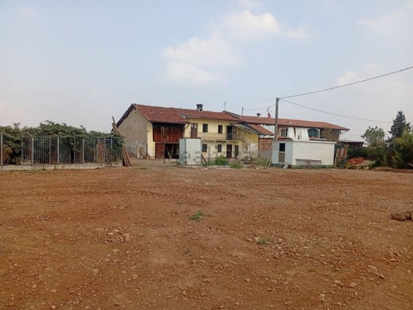 casale in vendita a Scalenghe